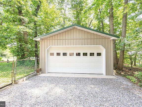 3rd image of 1117 Blueberry Ln