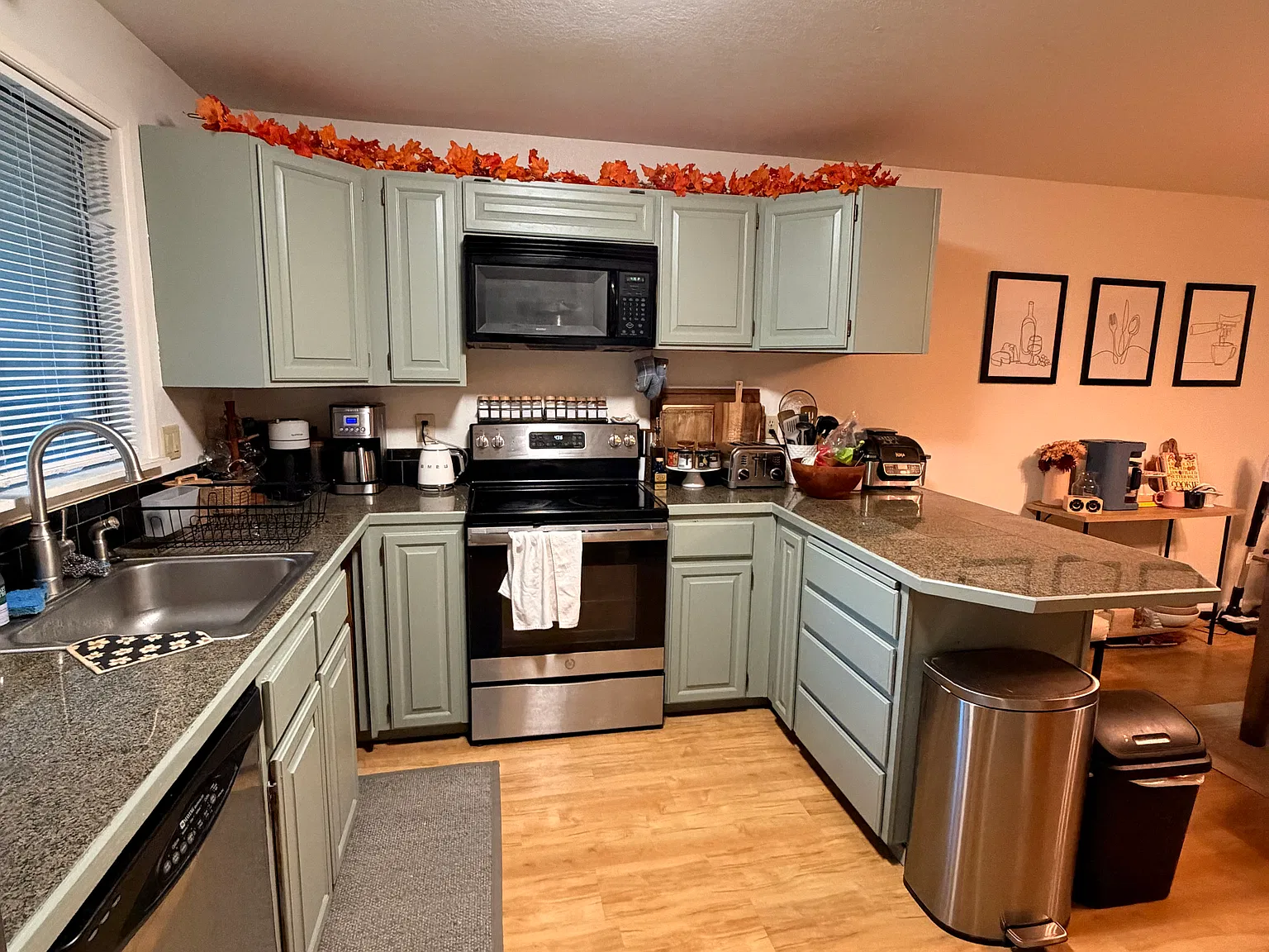 2 bed, 1304 sqft, $3,100 — Photo 2