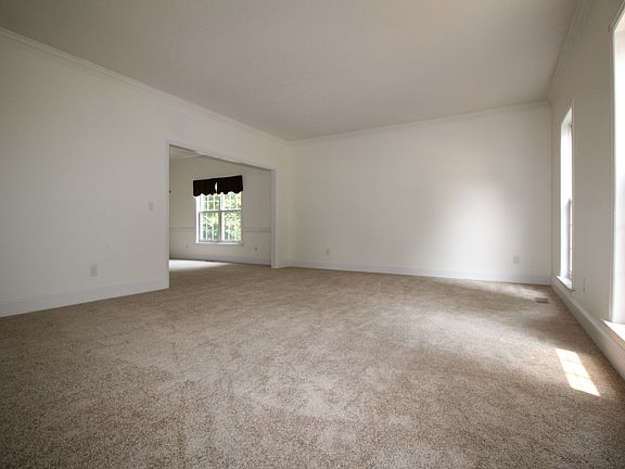2nd image of 130 Chillingham Ct