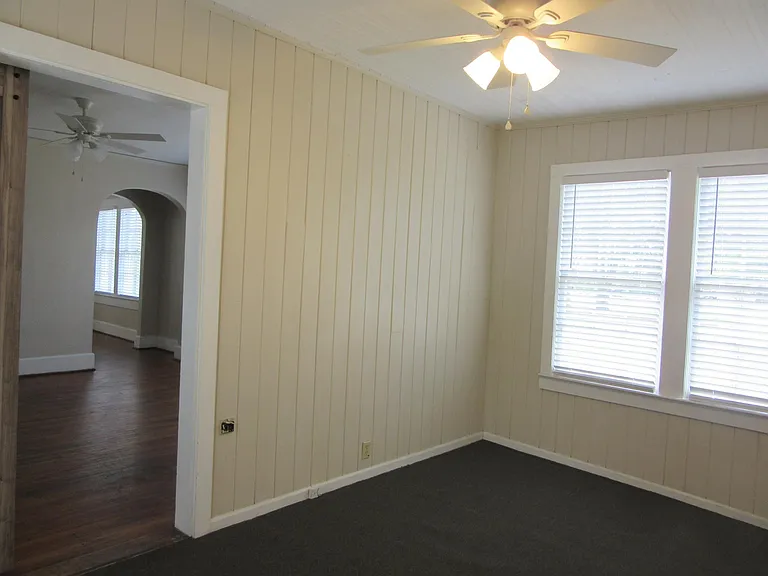 207 E Ann St — Photo 2
