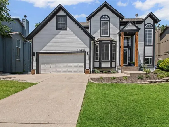 15454 S Acuff Ln, Olathe, KS 66062