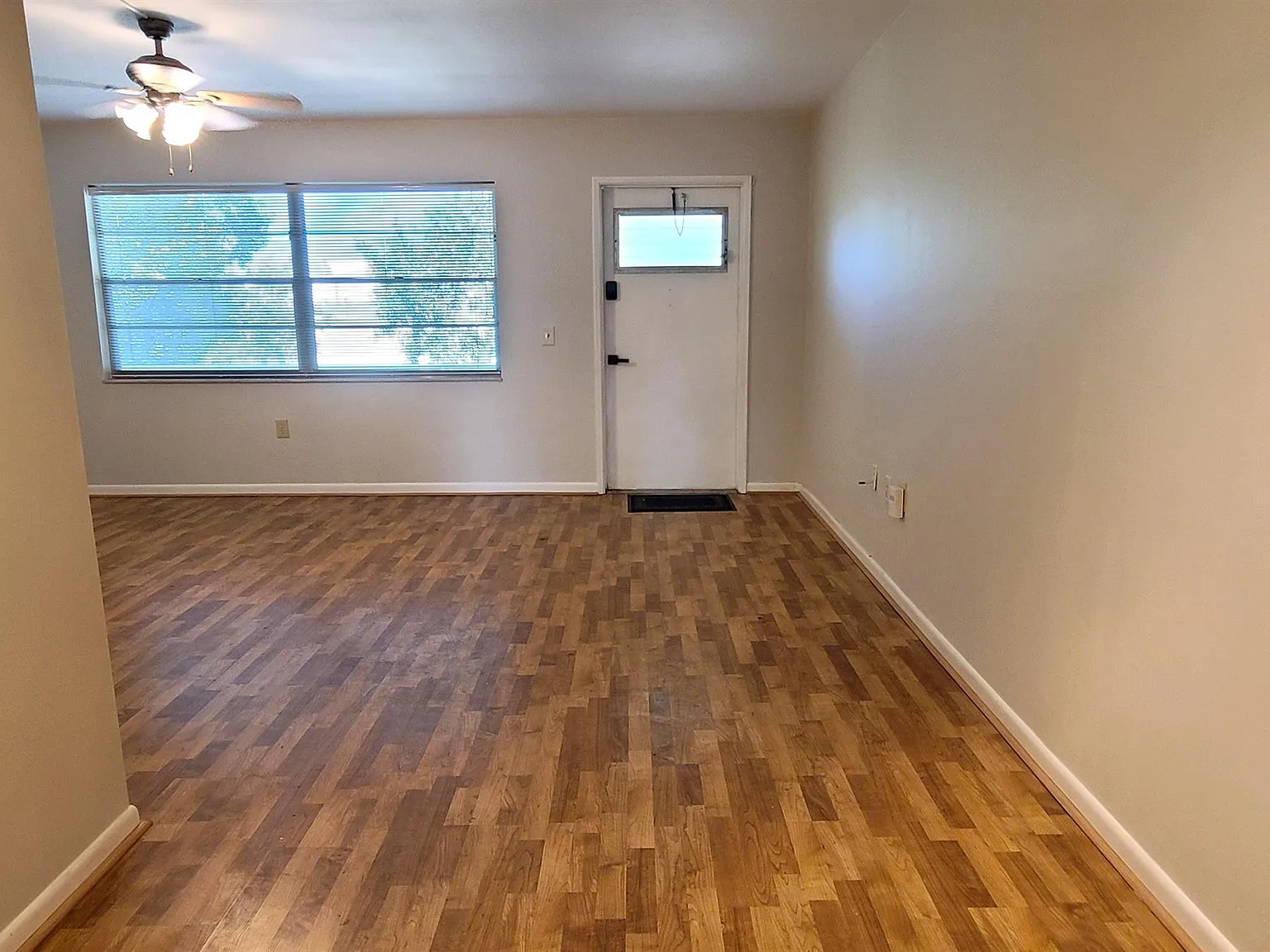 305 (911 Washington Ave SW #305) - 305 — Photo 2