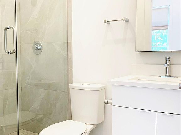 4th image of 209 W Norris St #8