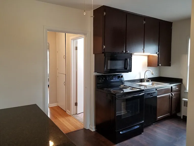 324 E 3rd St #3 — Photo 21