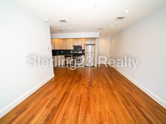 5th image of 25-35 38th St #2R