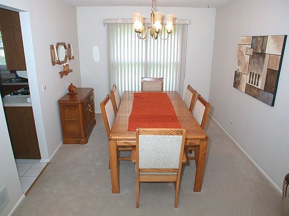 4th image of 519 E Beech Dr