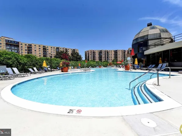 8360 Greensboro Dr APT 1003, Mc Lean, VA 22102