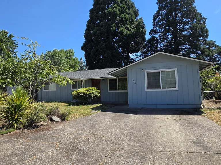 342 Norman Ave — Photo 2