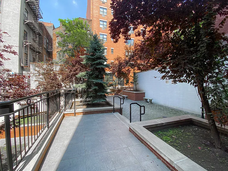 1405 5th Ave #2C — Photo 10