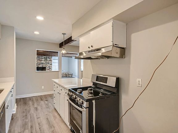 3rd image of 1922 Muret St