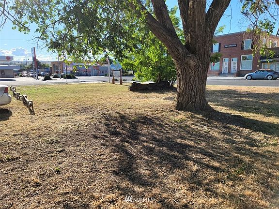 3rd image of 419 Main Ave W