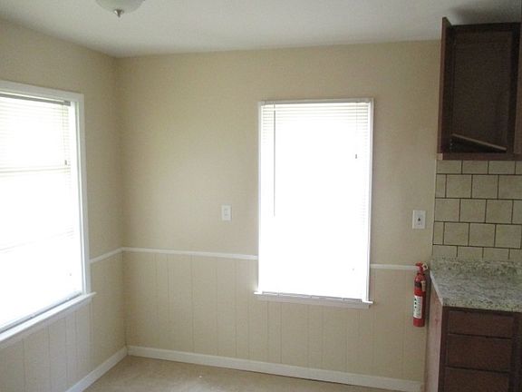 3rd image of 1153 Lincoln Ave