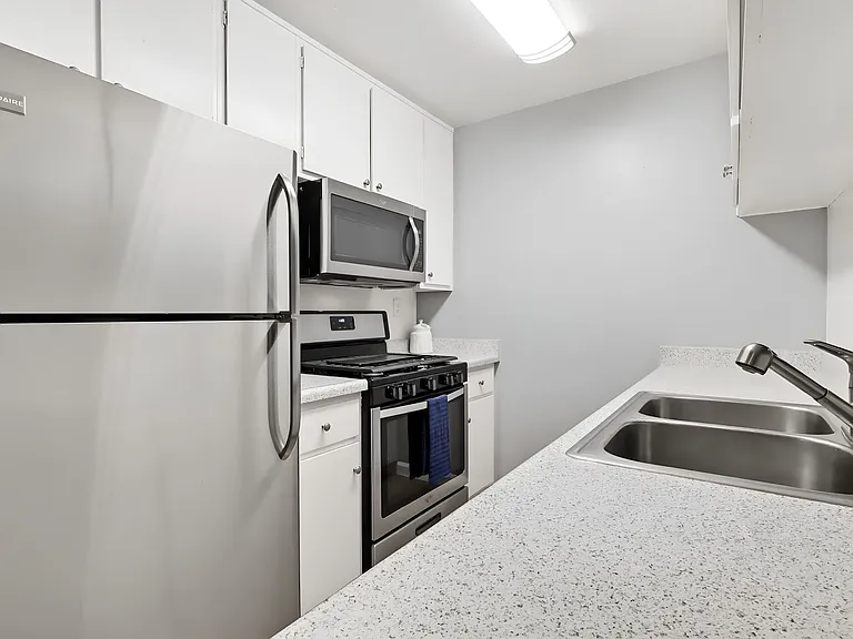 Palms Apartments — Photo 12