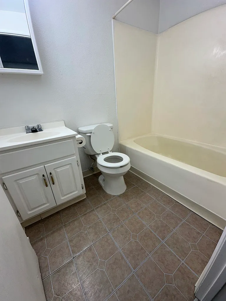 1 bed, 500 sqft, $995 — Photo 2