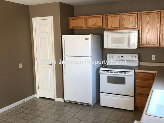 5th image of 2811 1/2 Village Park Dr