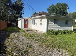 17633 Beach Ln, Lake Milton, OH 44429