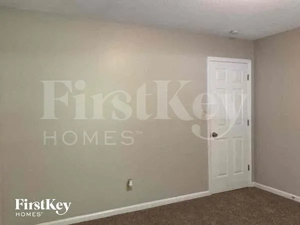749 Lois Ln — Photo 7