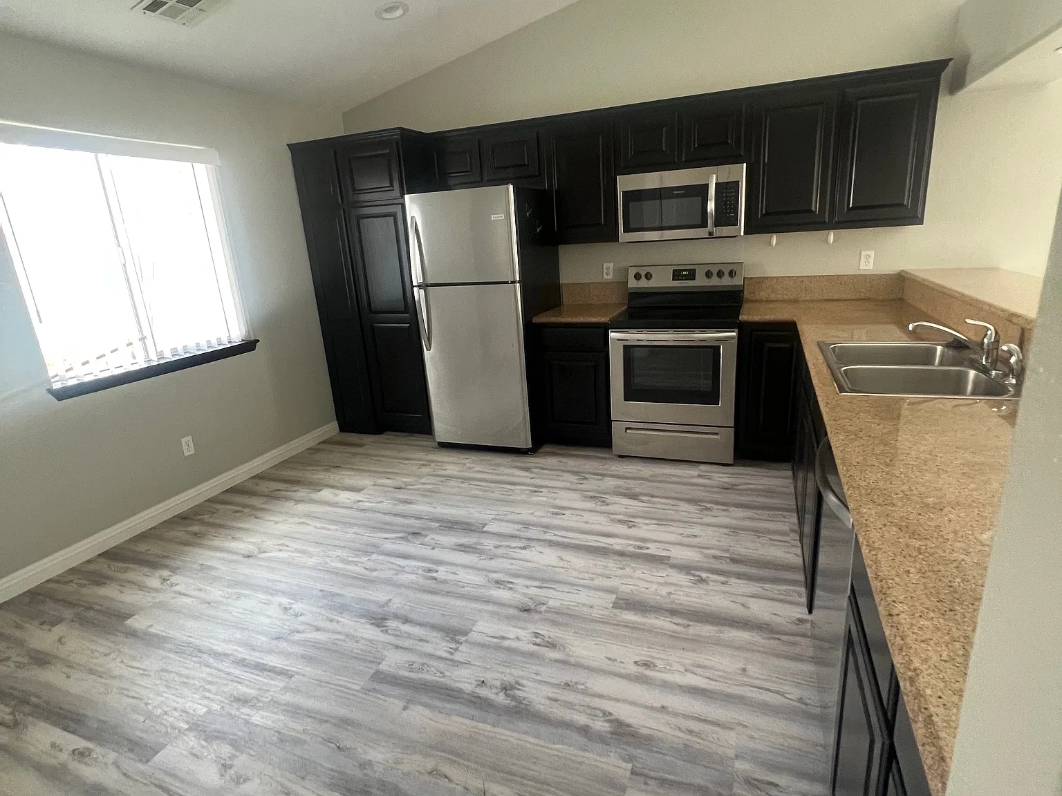 2 bed, 1000 sqft, $1,250 — Photo 2