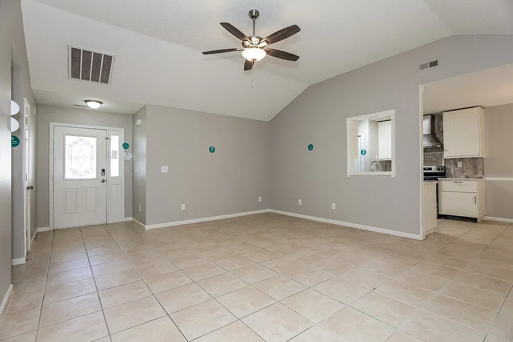 3 bed, 2.0 bath, 1158 sqft, $1,825 — Photo 4