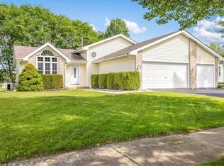937 White Chapel Ln, Rockford, IL