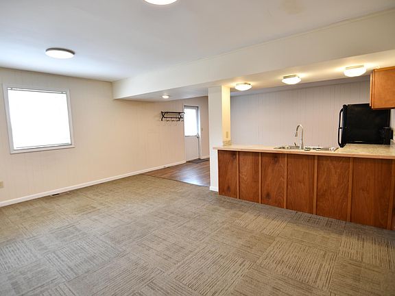 5th image of 117 E College St
