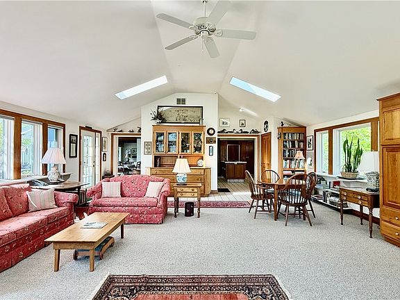 3rd image of 6975 Sweetland Rd