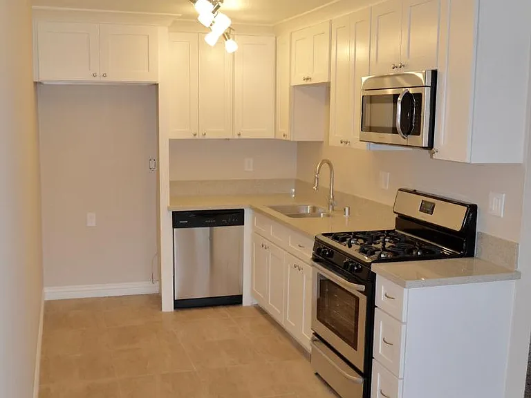 15551 Boleyn Cir #B — Photo 28