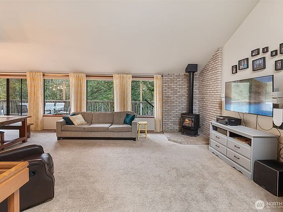 5th image of 3110 Hollywood Drive NE
