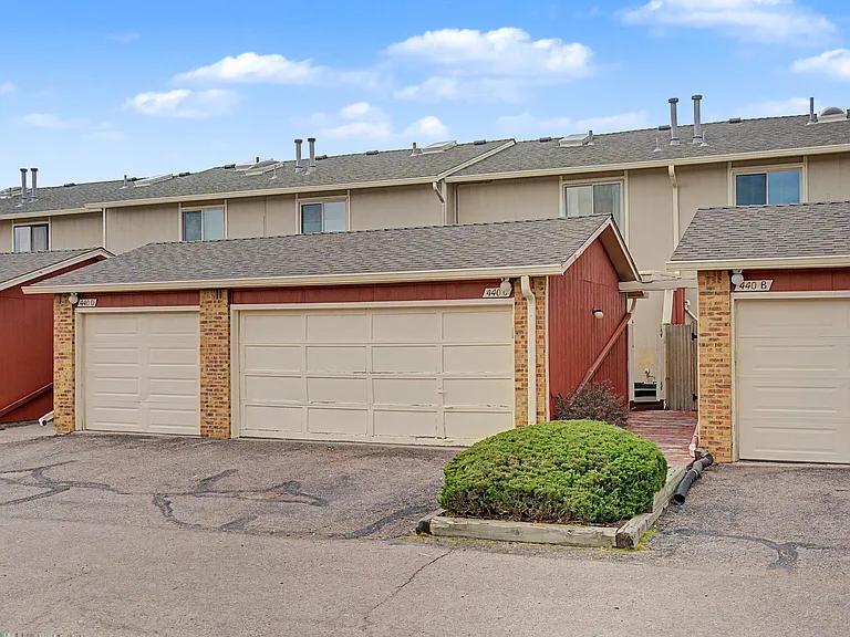 440 W Rockrimmon Blvd #C — Photo 13