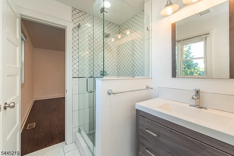 4 bed, $3,900 — Photo 2