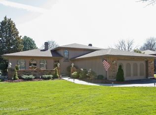 41 James Dr, Westmont, IL 60559