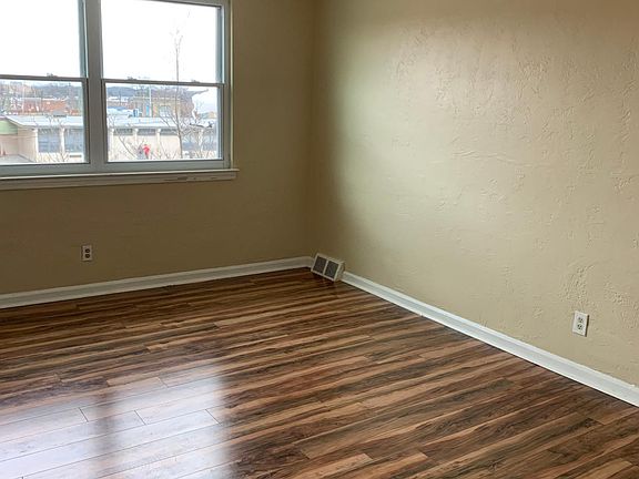 3rd image of 8324 Alma St Floor 2