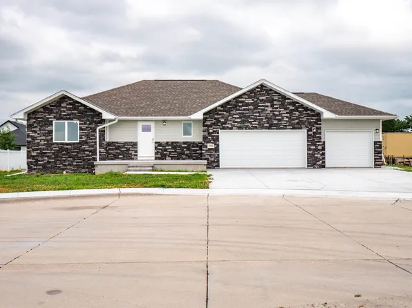 5305 18th Avenue Pl, Kearney, NE 68845
