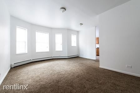 4815 W Monroe St Apartments Chicago Living Room_02