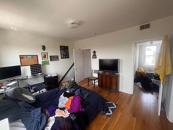 5th image of 2945 W Girard Ave
