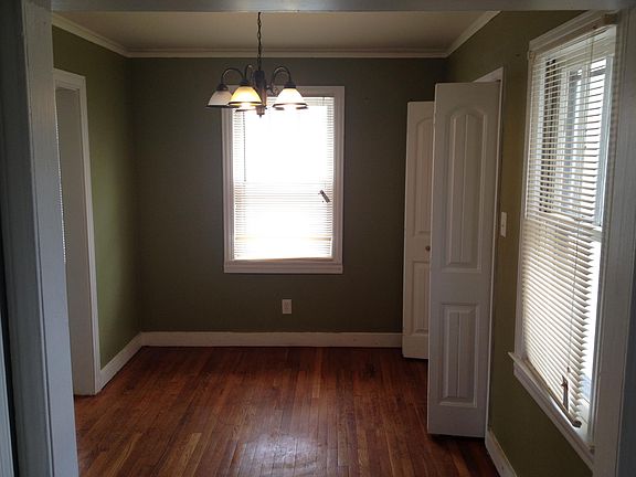 3rd image of 110 E Wilburn Ave