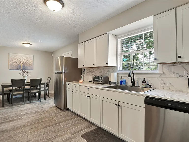 720 Dixon St — Photo 18