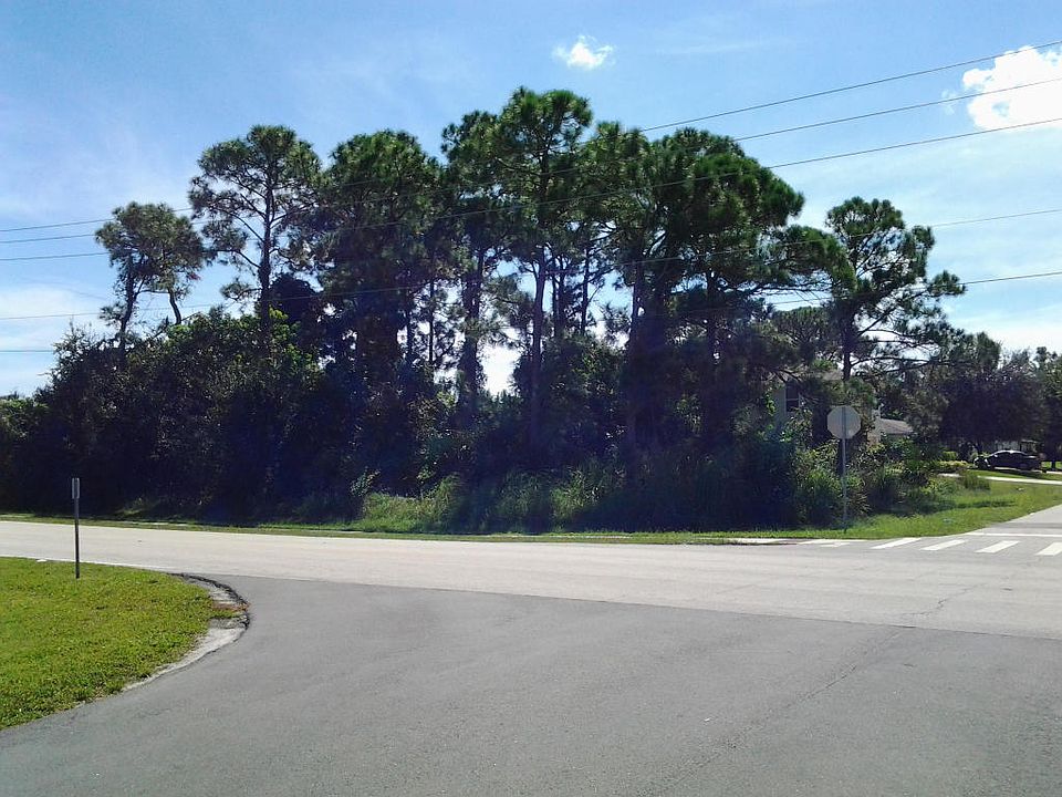 1st image of 602 SE Thornhill Dr