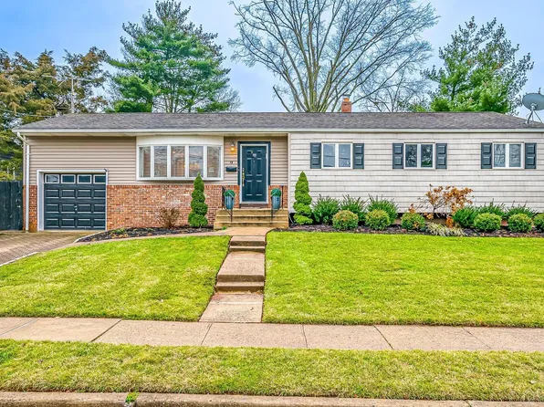 12 Eardley Rd, Edison, NJ 08817