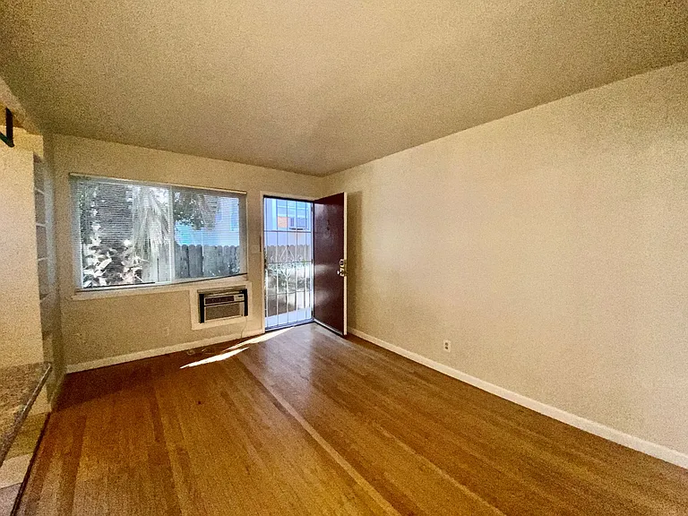 2523 I St — Photo 6