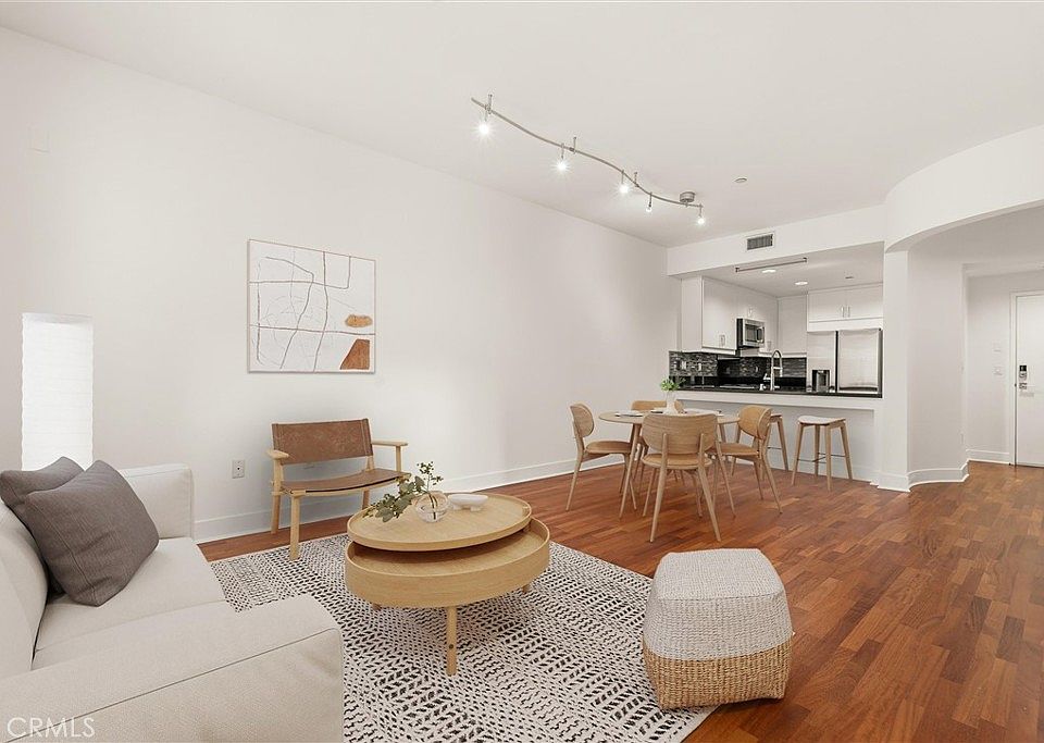 1st image of 150 The Promenade N Unit 211