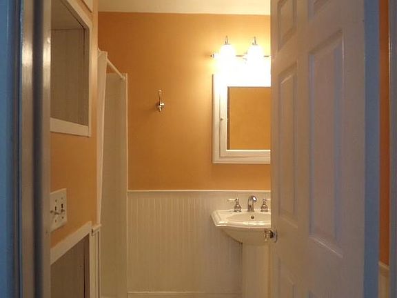 5th image of 125 Grove Dr APT 2A