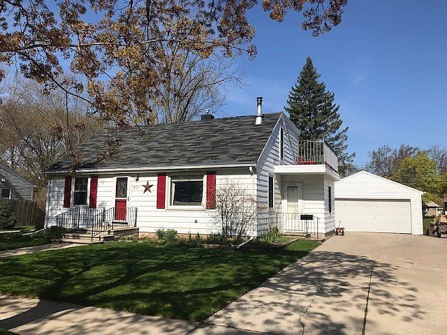 Cute Cape Cod waiting for you to make it YOUR HOME!