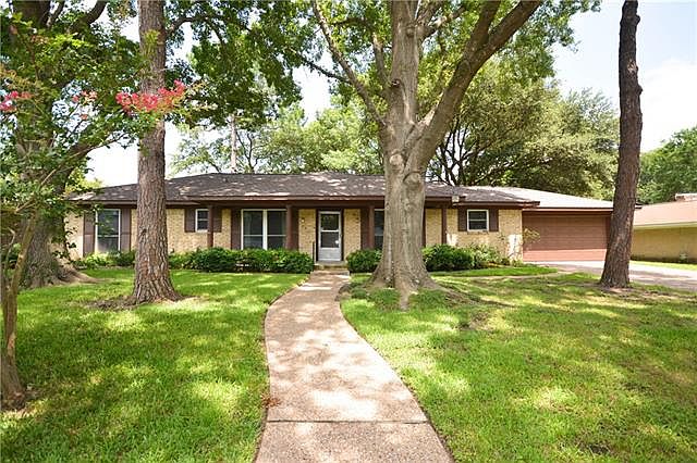 1st image of 2817 Hillcrest Dr