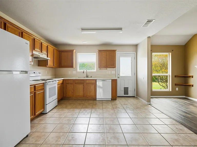 100 Pinnacle Cir — Photo 17