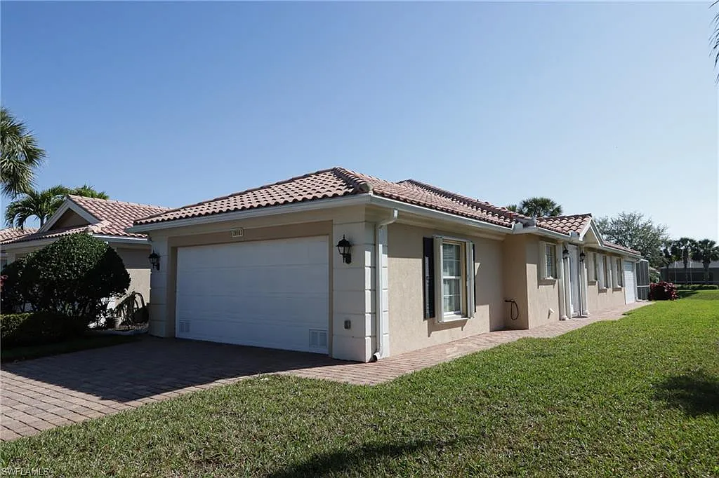 Village Walk Of Bonita Springs — Photo 1