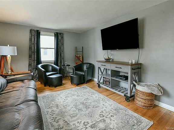 3rd image of 47 Harvest Ln