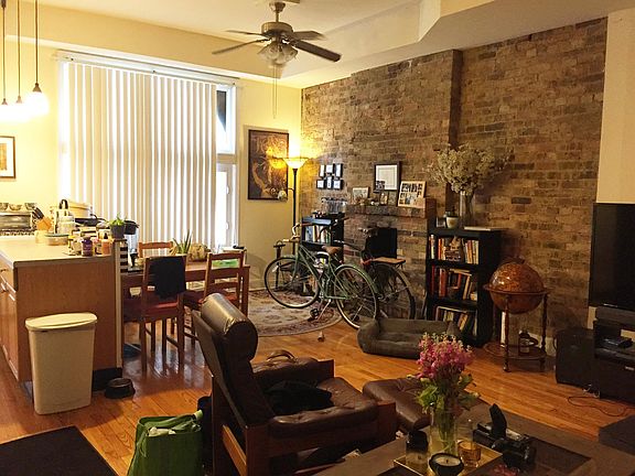3rd image of 2634 N Clark St #1978525