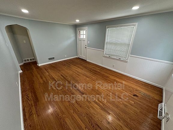 5th image of 7837 Jefferson St