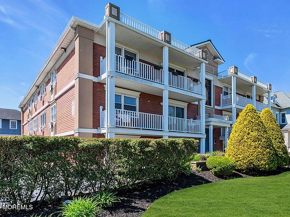 5th image of 400 4th Avenue #205